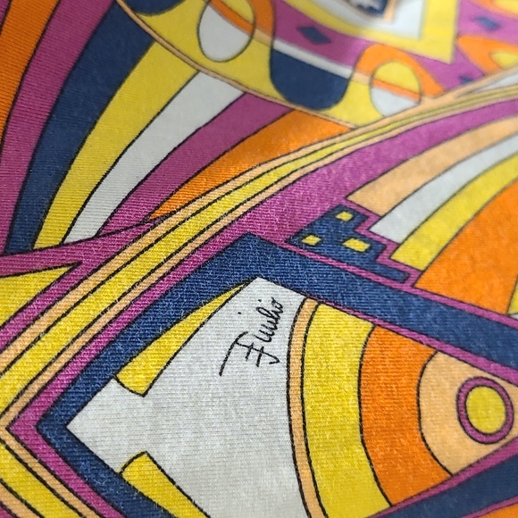 Emilio Pucci stunning top with open back size 46 NWT - Picture 4 of 12